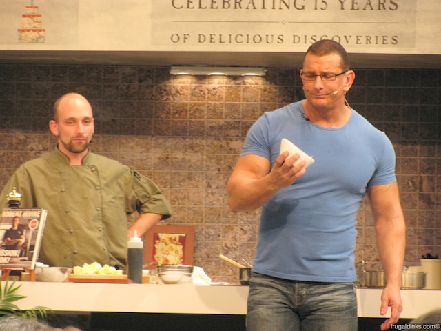 culinary-demonstration-robert-irvine-oct-22-2010-11