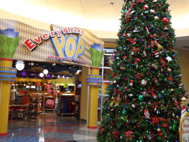 Pop Century Resort - Christmas 2012 - 06