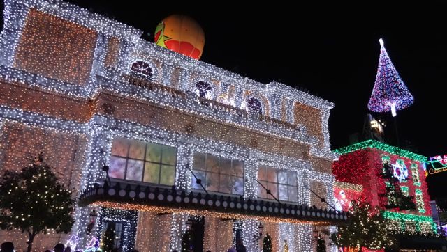The Osborne Family Spectacle of Dancing Lights 2012 - 17