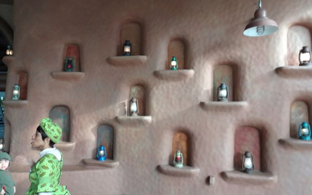 We stepped outside to the entrance to Kidani Village... There are numerous lanterns placed in niches in the wall, all lit. This is a sign of Welcome Home (the slogan of DVC)
