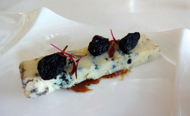 Rogue River Caveman Bleu Cheese with raisins on the vine