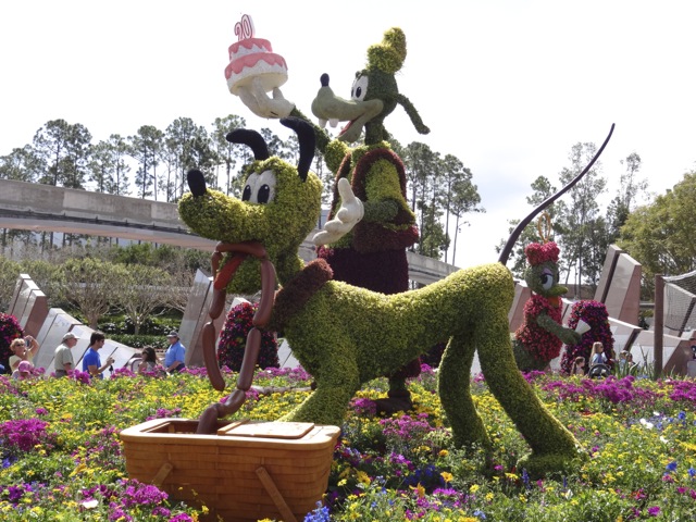 2013 Epcot Flower and Garden Festival Topiary in Future World - 02