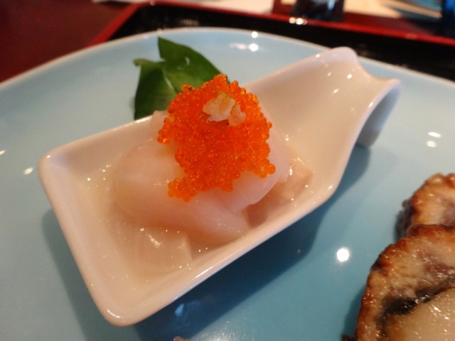 scallops and yuzu... exquisite, very good flavor combination - fruity, citrusy, yet creamy and rich from the scallops